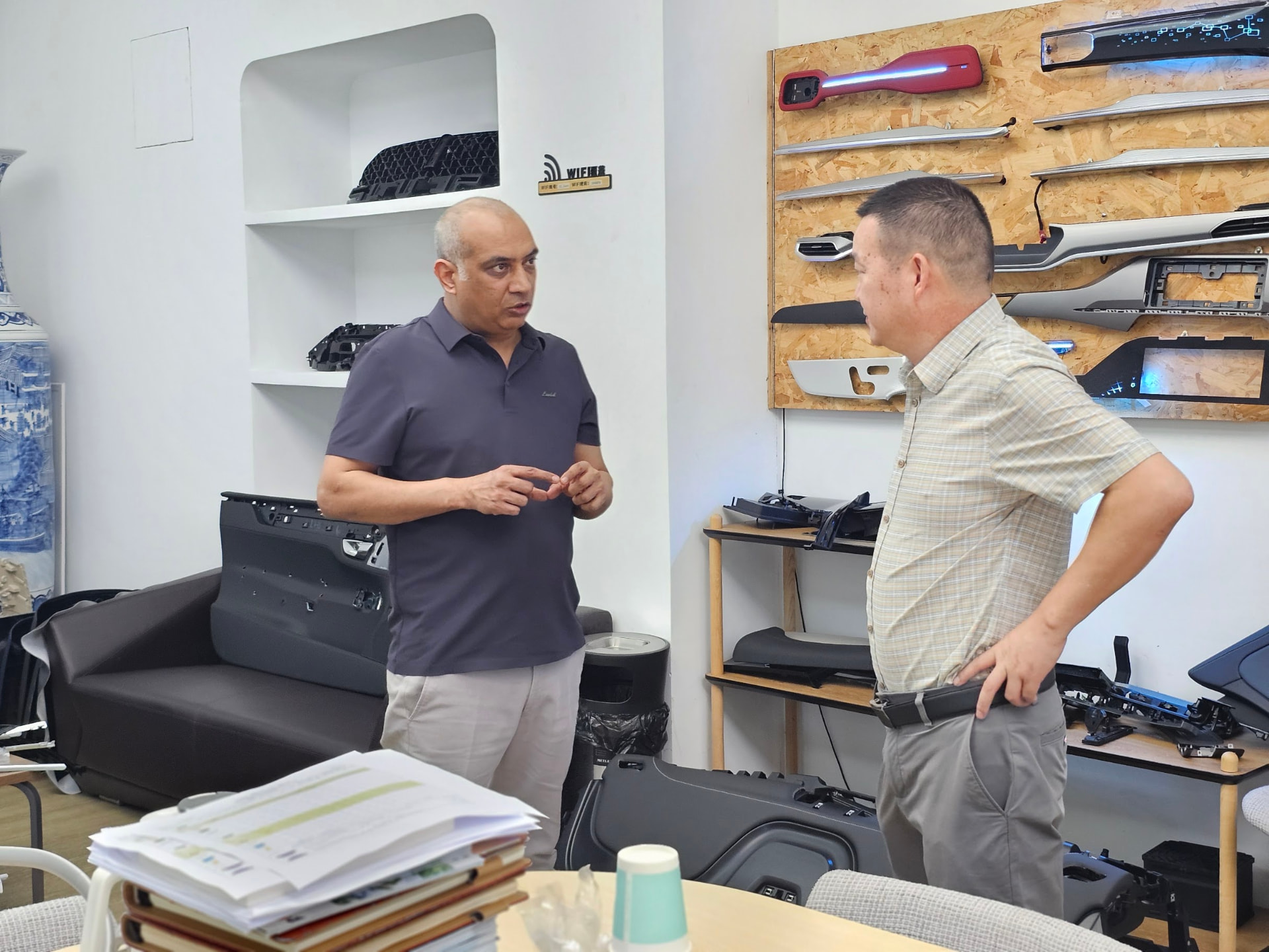 Discussing a lighting specification, China partner facility